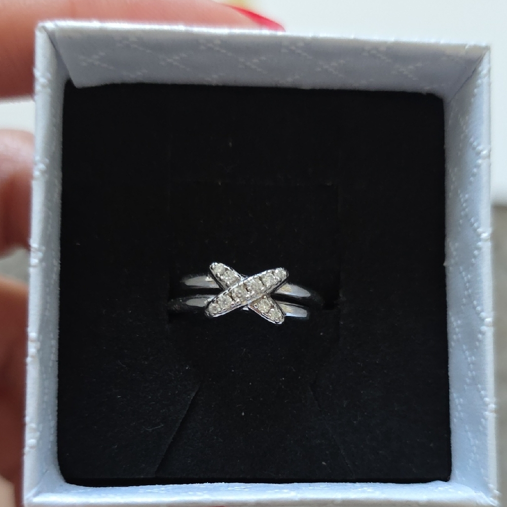 Elegant Silver Women's Ring Size 5